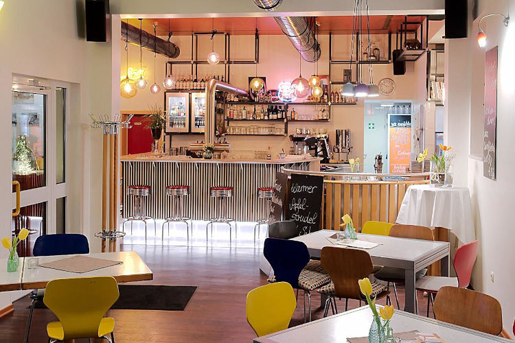 Ambiente Cafe 57